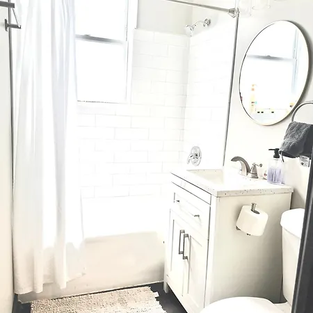 Apartment Quiet 1br, Eat-in Kitchen, Close To Midway Chicago