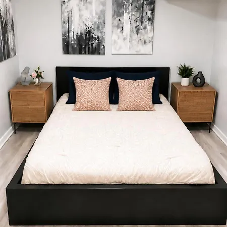 Cozy Logan Square Easy Access Chicago
