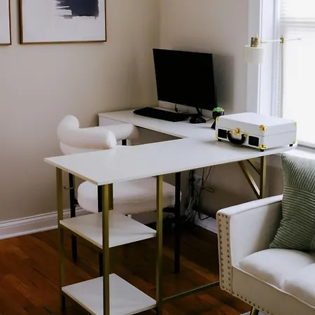 Sleeps 4 • New Modern 1br • Private Workspace Apartment *