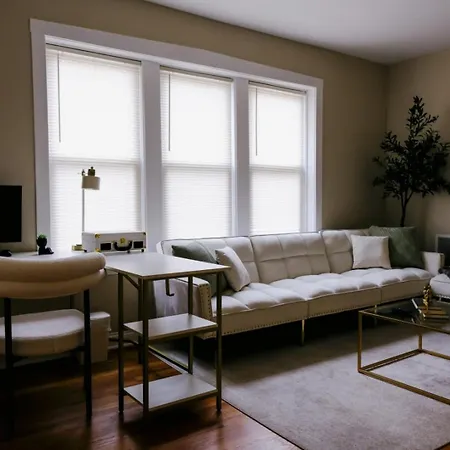 Sleeps 4 • New Modern 1br • Private Workspace Apartment *