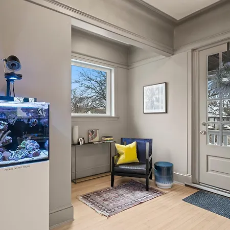 Elegant And Chic 2bed 2bath Steps From The Lake! Apartment