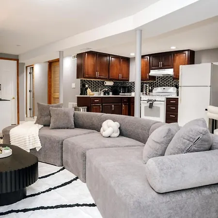 2br Traveler's Favorite • Modern And Clean Chicago