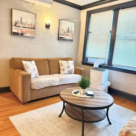 Quiet 1br, Eat-in Kitchen, Close To Midway Chicago