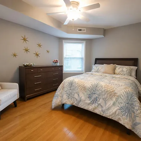 Apartment Beautiful Big 3 Bedroom Quiet Near Downtown