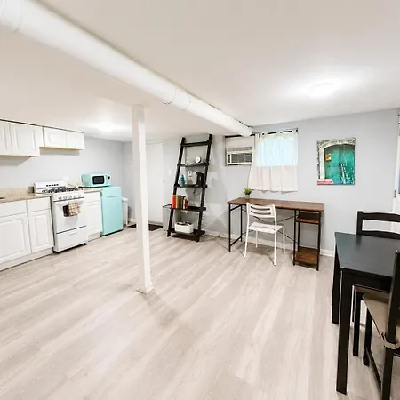 Cozy Logan Square Easy Access Chicago