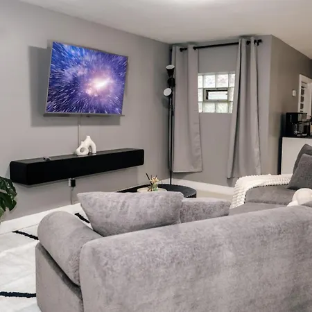 Apartment 2br Traveler's Favorite • Modern And Clean Chicago
