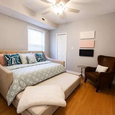 Apartment Beautiful Big 3 Bedroom Quiet Near Downtown