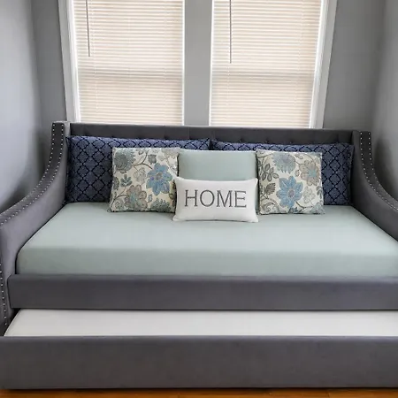 Beautiful Big 3 Bedroom Quiet Near Downtown Apartment Chicago