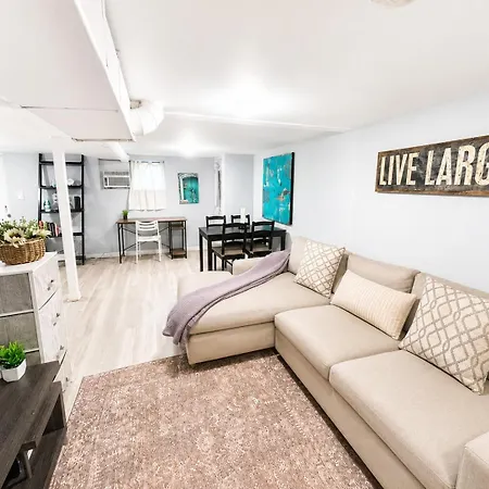 Cozy Logan Square Easy Access Chicago
