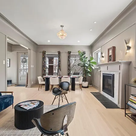 Elegant And Chic 2bed 2bath Steps From The Lake!
