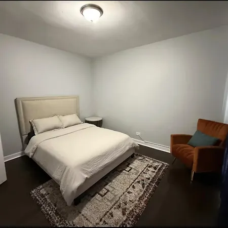 2 Bedroom Near U Campus & The Lakefront! Chicago