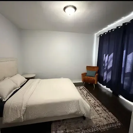 2 Bedroom Near U Campus & The Lakefront! Apartment *
