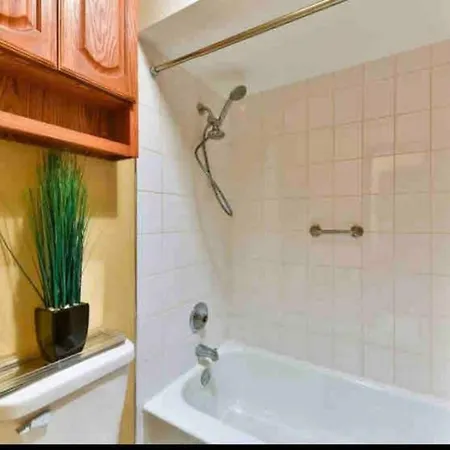 Apartment Mins From O'hare • Safe Location • Private Parking *