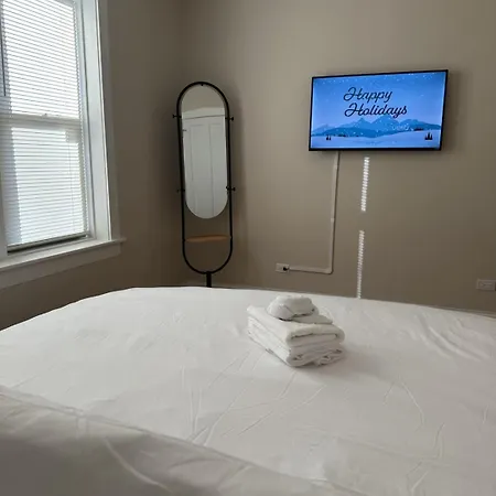 Private Workspace • Sleeps4 • Modern Stylish Apartment *
