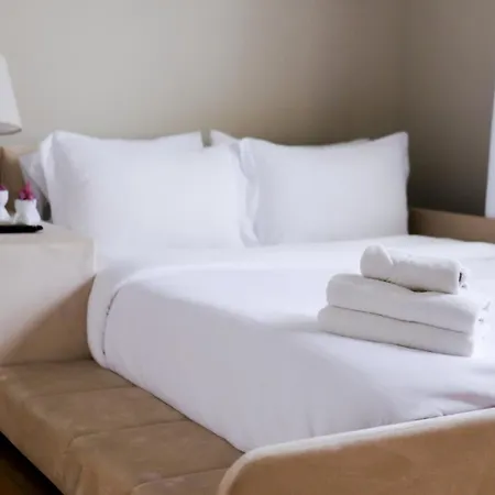 Sleeps 4 • New Modern 1br • Private Workspace * Chicago