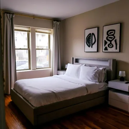 2br Fitness Pad • Private Gym • Sleeps 7 Chicago