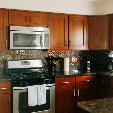 Apartment New Modern 3br • Gym • Workspace • Quiet Location