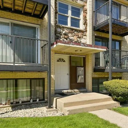 Mins From O'hare • Safe Location • Private Parking *