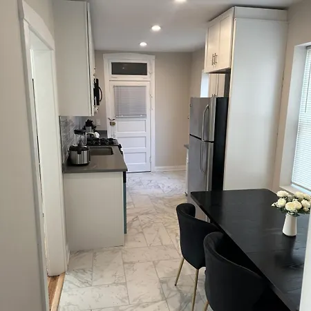 Private Workspace • Sleeps4 • Modern Stylish