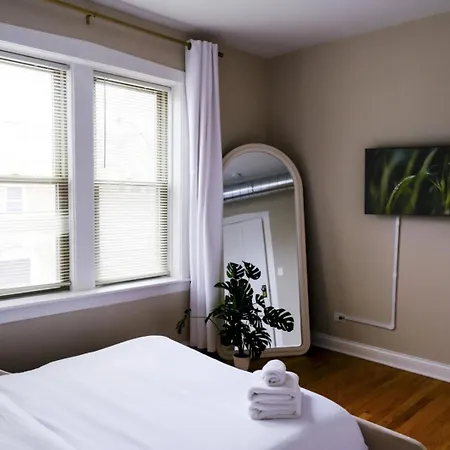Sleeps 4 • New Modern 1br • Private Workspace *