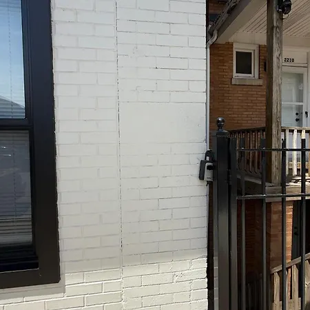 Modern Pilsen 2 Bedroom Apartment