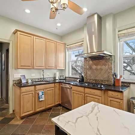 Elegant And Chic 2bed 2bath Steps From The Lake! Chicago