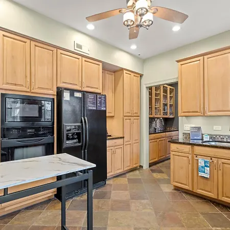 Apartment Elegant And Chic 2bed 2bath Steps From The Lake! Chicago