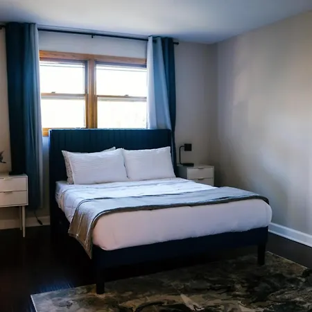 3br Modern • Gym • Workspace • Quiet Location *