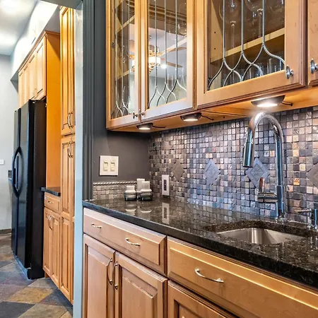 Elegant And Chic 2bed 2bath Steps From The Lake! Chicago