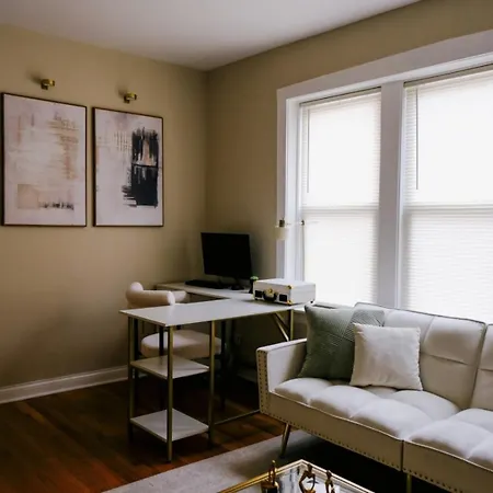 Apartment Sleeps 4 • New Modern 1br • Private Workspace *