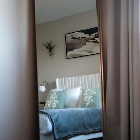 3br Modern • Gym • Workspace • Quiet Location * Chicago