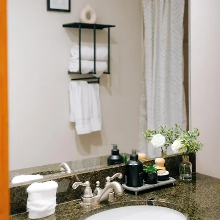 Apartment New Modern 3br • Gym • Workspace • Quiet Location Chicago