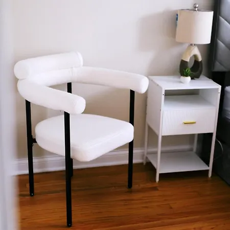 2br Fitness Pad • Private Gym • Sleeps 7 Chicago
