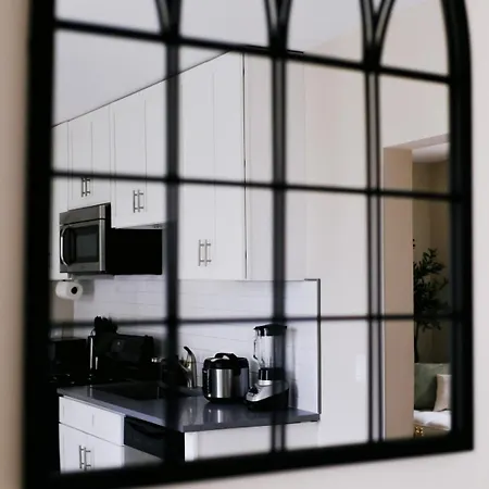 Sleeps 4 • New Modern 1br • Private Workspace Apartment