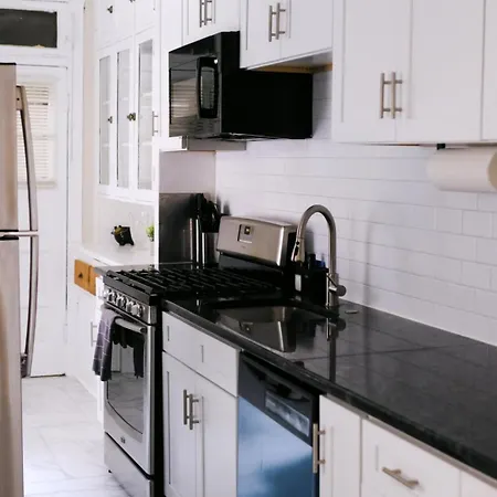2br Fitness Pad • Private Gym • Sleeps 7 Apartment