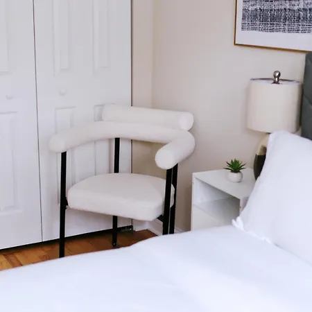 Apartment 2br Fitness Pad • Private Gym • Sleeps 7 *
