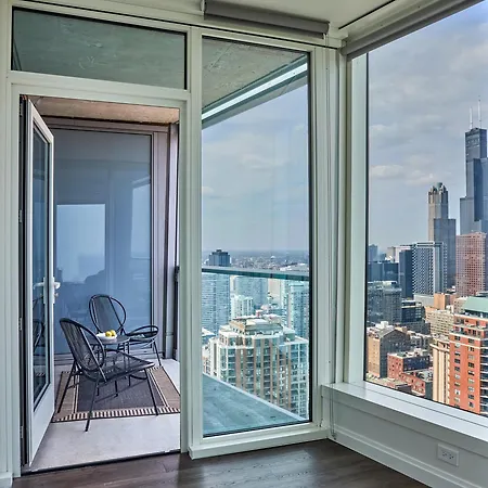 Lux Apts With Views And Amenities Chicago