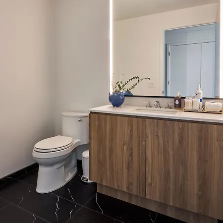 Lux Apts With Views And Amenities Apartment
