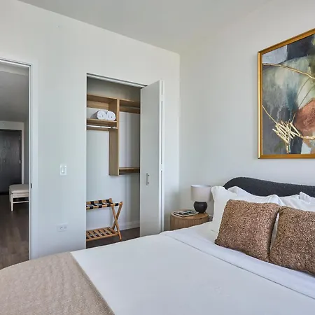 Apartment Lux Apts With Views And Amenities