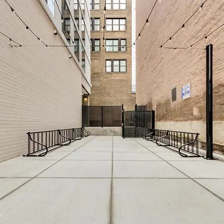 South Loop Rooftop With In & Out Parking 1 Chicago