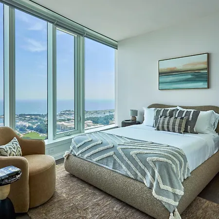 Lux Apts With Views And Amenities