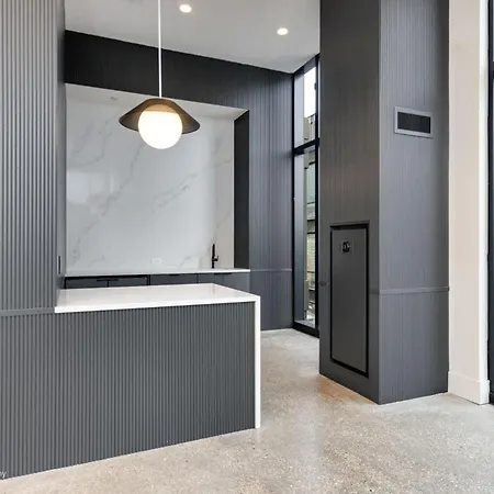 South Loop Rooftop With In & Out Parking 1 Apartment *