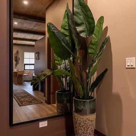 Pulaski Point Apartment *