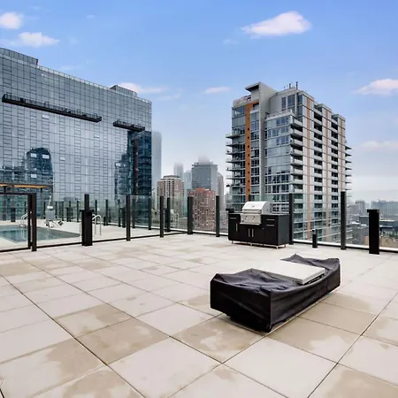 South Loop Rooftop With In & Out Parking 1 Chicago