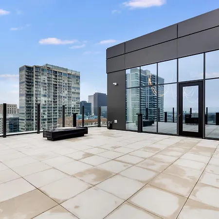 South Loop Rooftop With In & Out Parking 1 Apartment Chicago