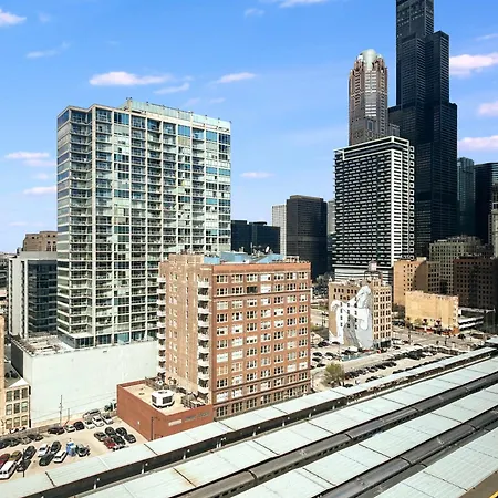 South Loop Rooftop With In And Out Parking 3 Apartment Chicago
