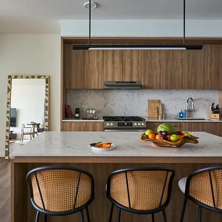 Apartment Lux Apts With Views And Amenities