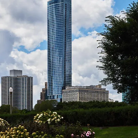 Lux Apts With Views And Amenities * Chicago