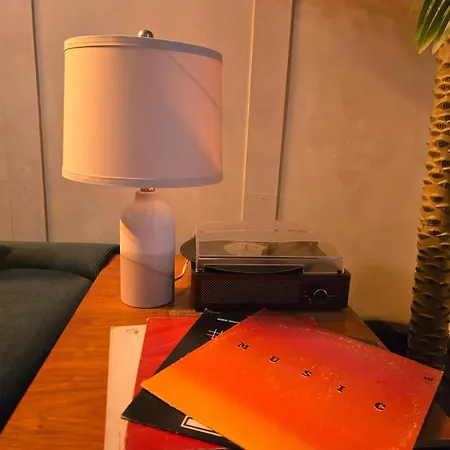 Apartment Desert Mirage Private Patio, Desk Parking Chicago