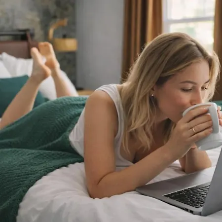 Desert Mirage Private Patio, Desk Parking